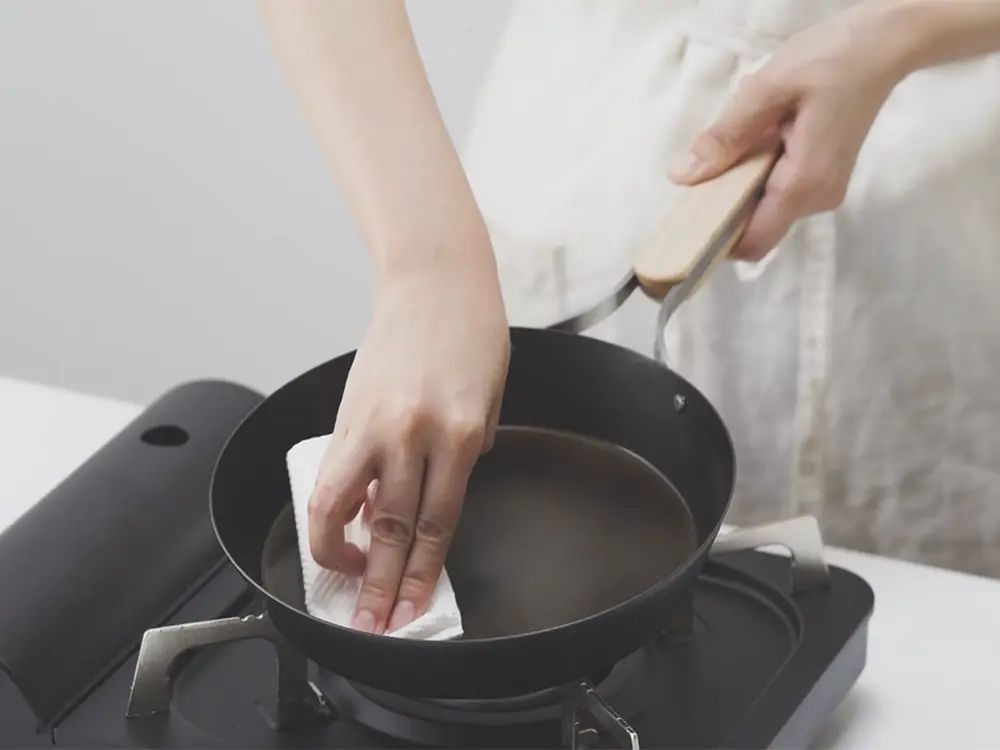 The challenge with iron frying pans is that they can be difficult to handle and time-consuming to maintain.
