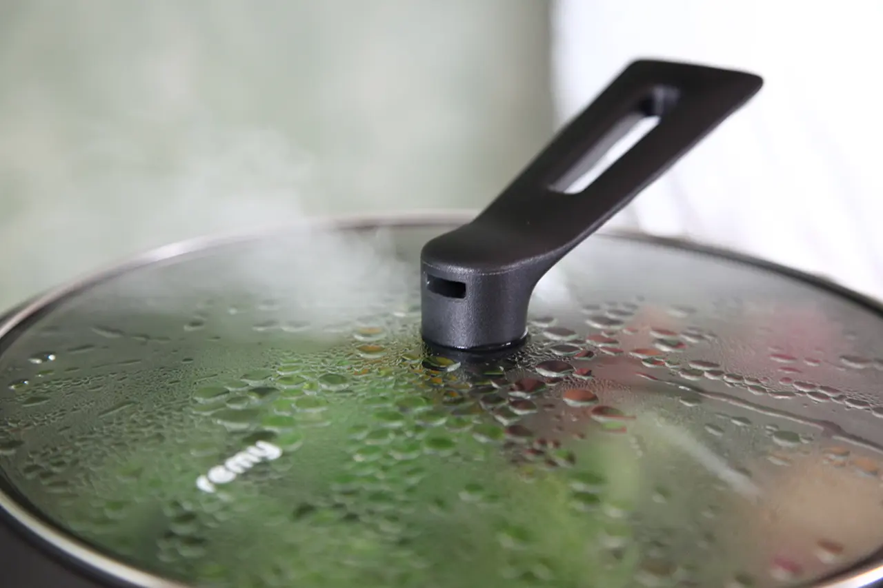 Innovative Lid with Built-In Steam Vent