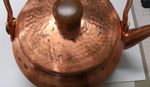銅製のケトルが変色して来た。