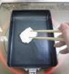 玉子焼きや目玉焼が焦げ付く。