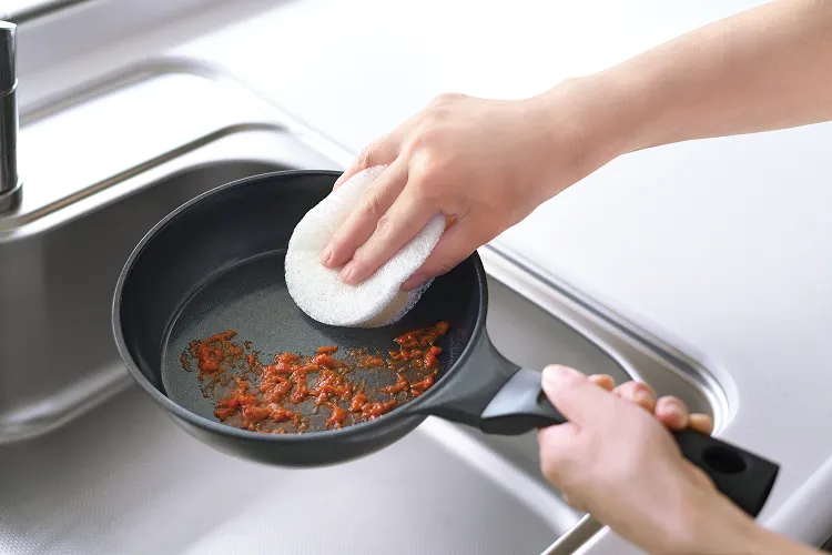 汚れが目立ちにくい内外面“黒”のセラミック加工