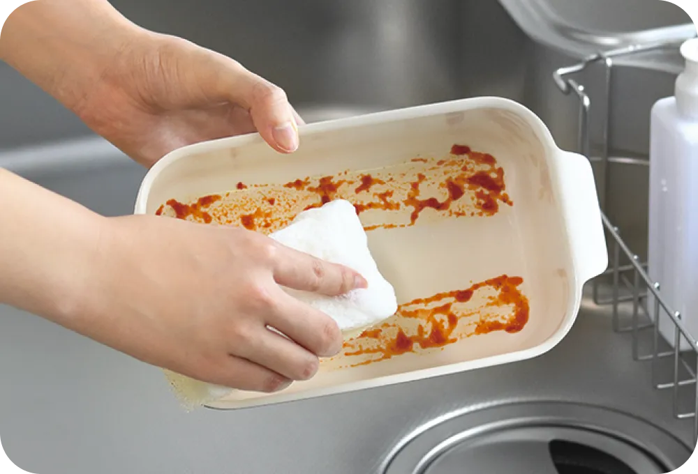 内外面は汚れを落としやすく、キズつきにくいセラミック加工