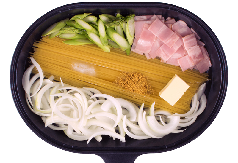 本体にスパゲッティ、A、Bをまとめて入れる。