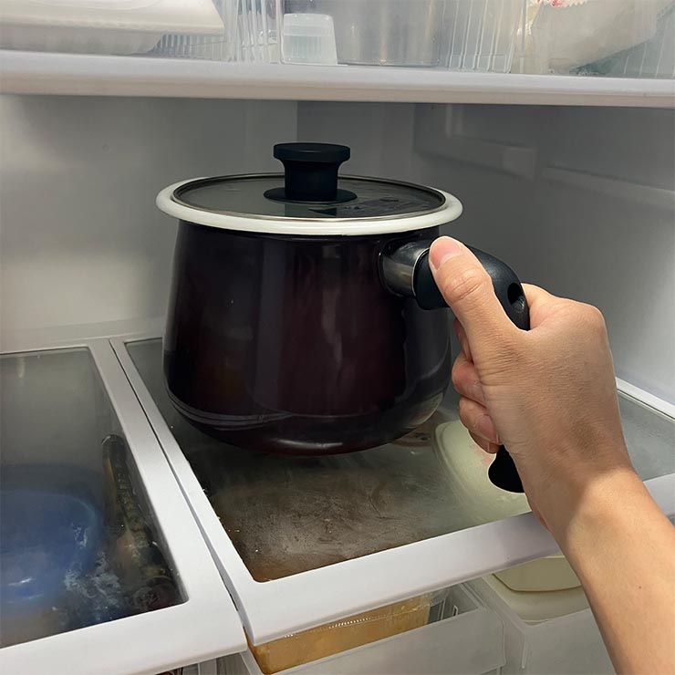 鍋ごと冷蔵庫で冷やす