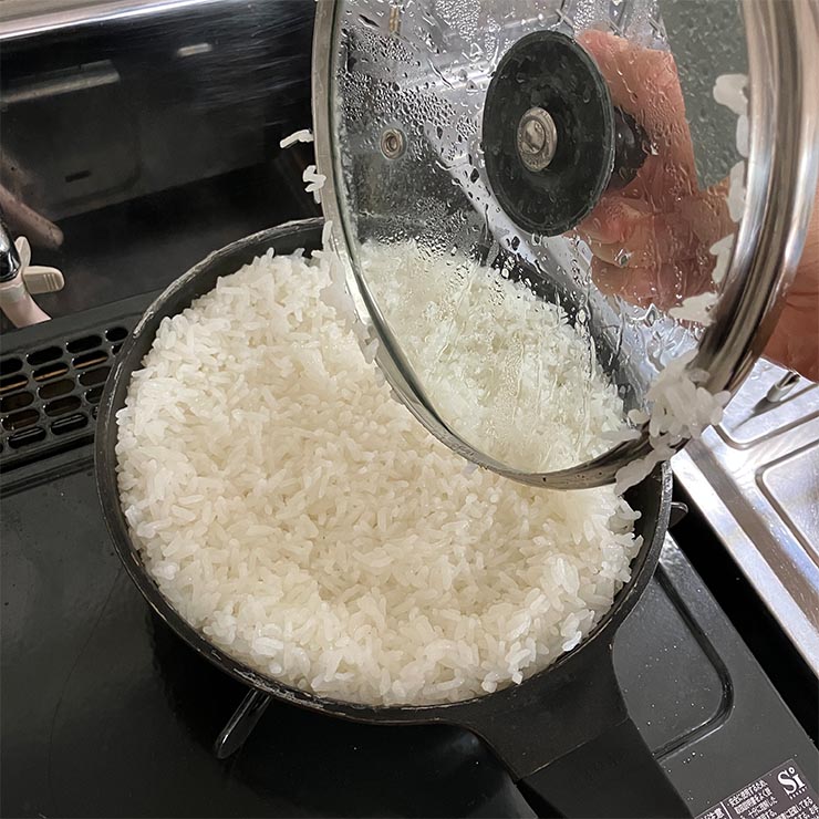 フライパンの蓋にお米が付いてしまいました