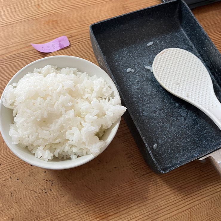 玉子焼き器でお茶碗一杯分（0.5合）