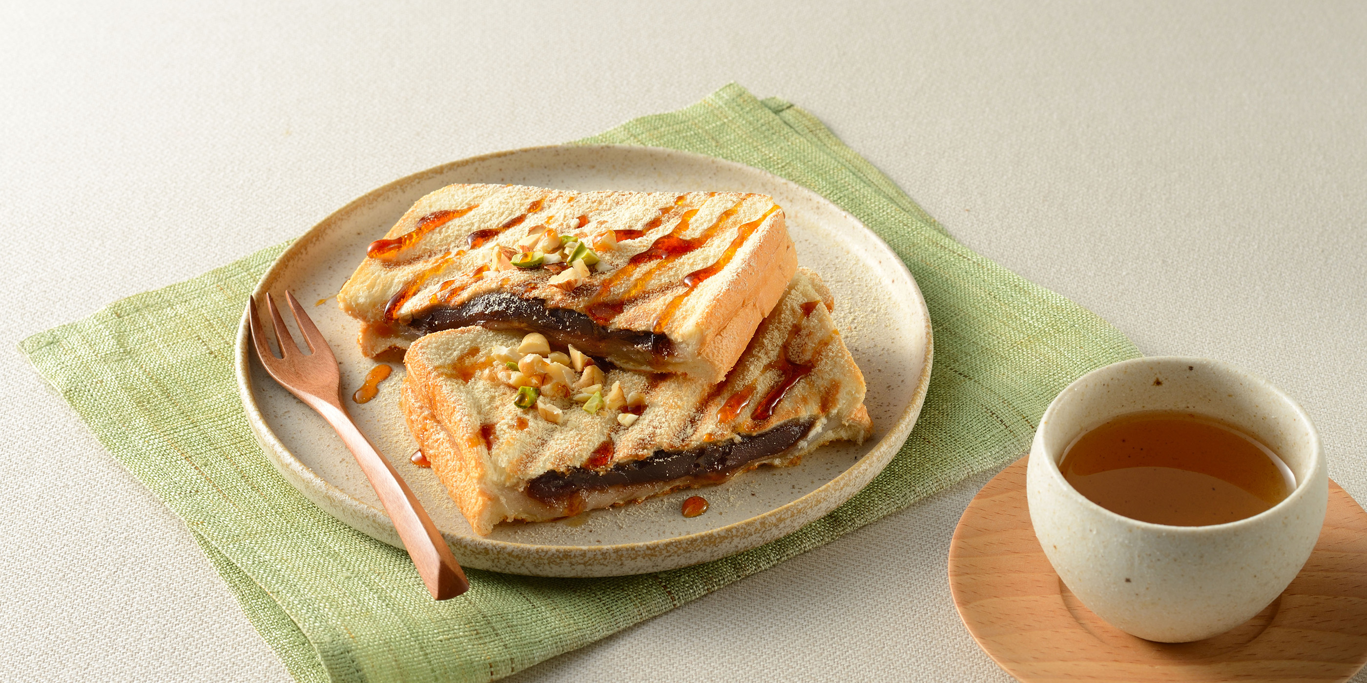 きな粉とあんこのもちもちホットサンド