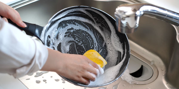 毎日使いたくなるウルトラ軽いフライパン!ウルトライト