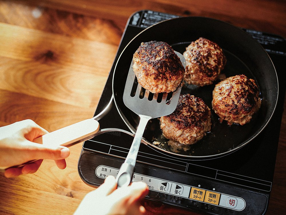 鉄製品は強い火力に向いており焼き料理や炒め物、揚げ物に適しています。