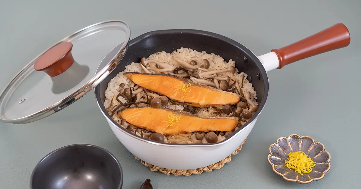 香ばし鮭とゆずのフライパン炊き込みご飯