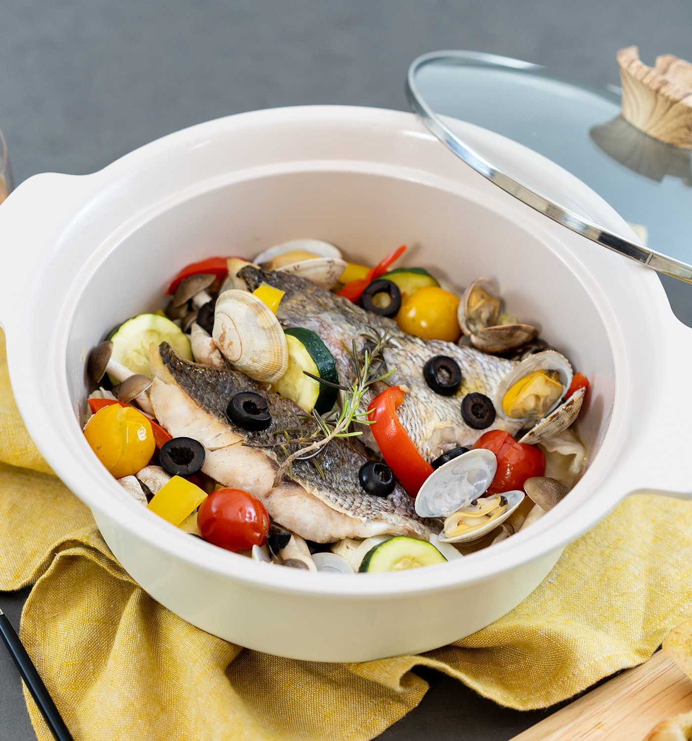 レシピ】たっぷり野菜のアクアパッツァ | 和平フレイズ株式会社