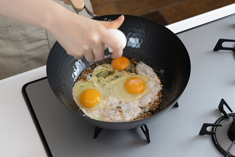 卵を加え軽く炒める。