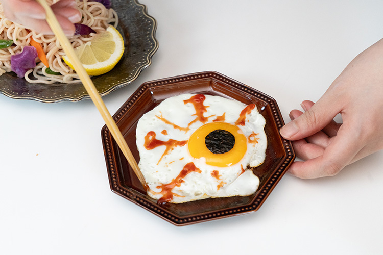 目玉焼きを飾る。