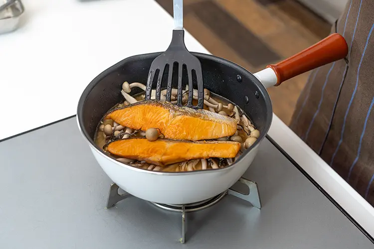 手順3の材料を戻し入れ蓋をする