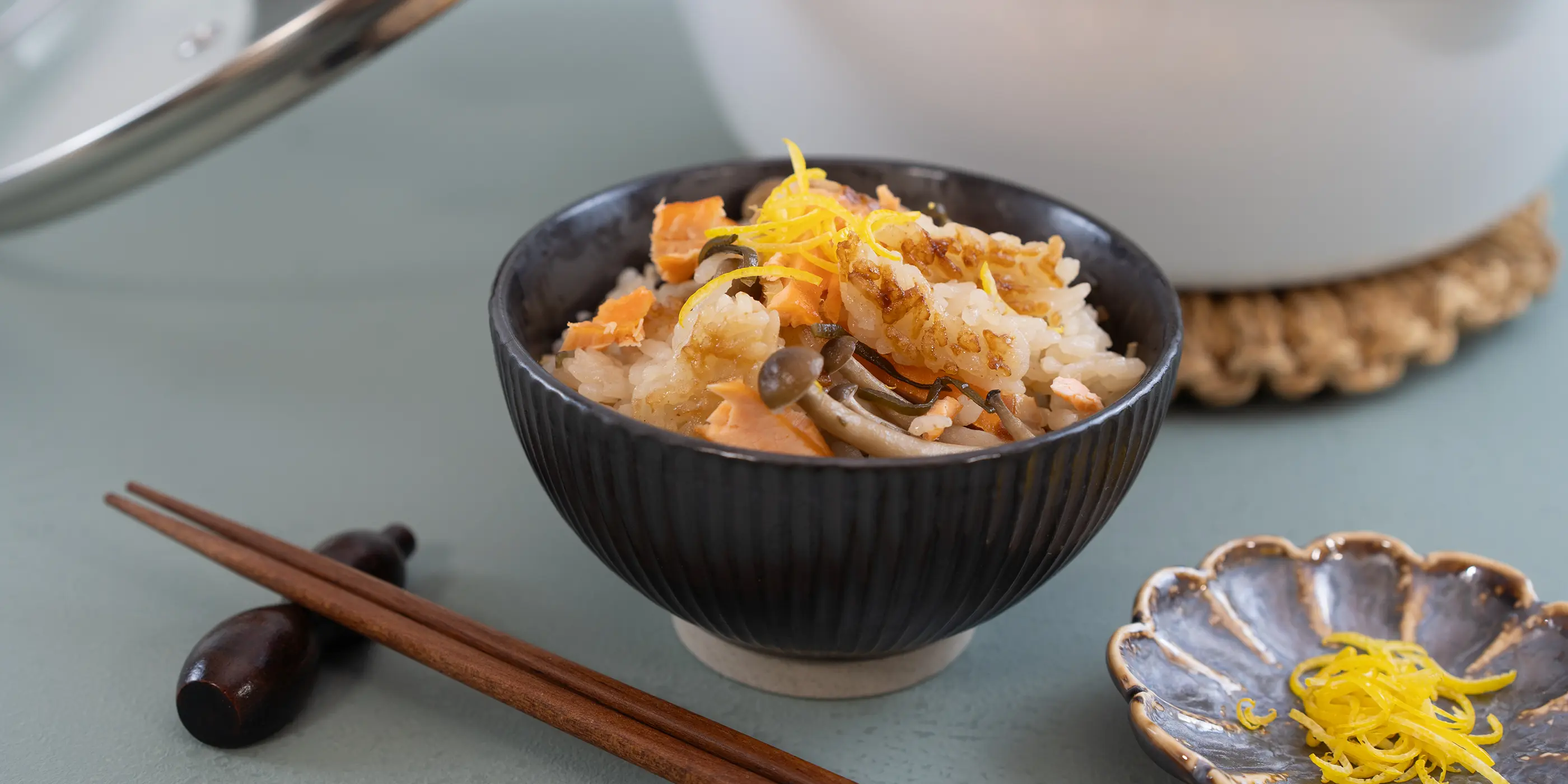 香ばし鮭とゆずのフライパン炊き込みご飯