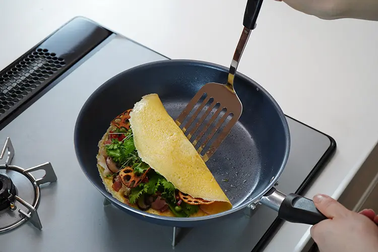 ふんわりと半分に折る