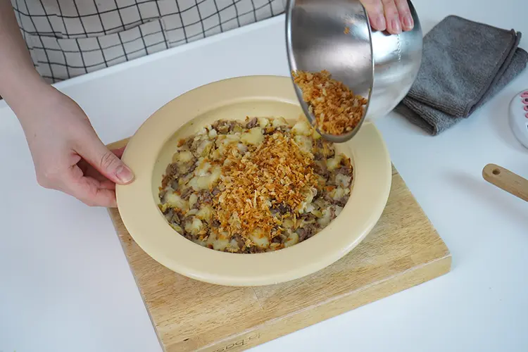 手順2の材料を全体に散らす