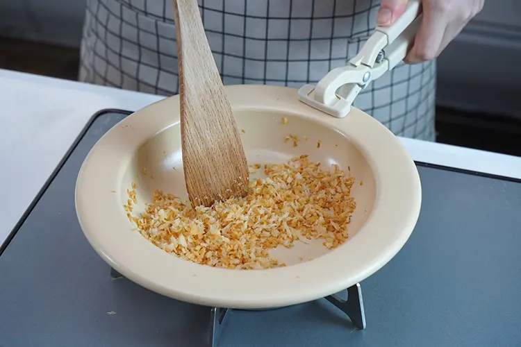 お皿パンに【A】の材料を入れ中火で加熱する