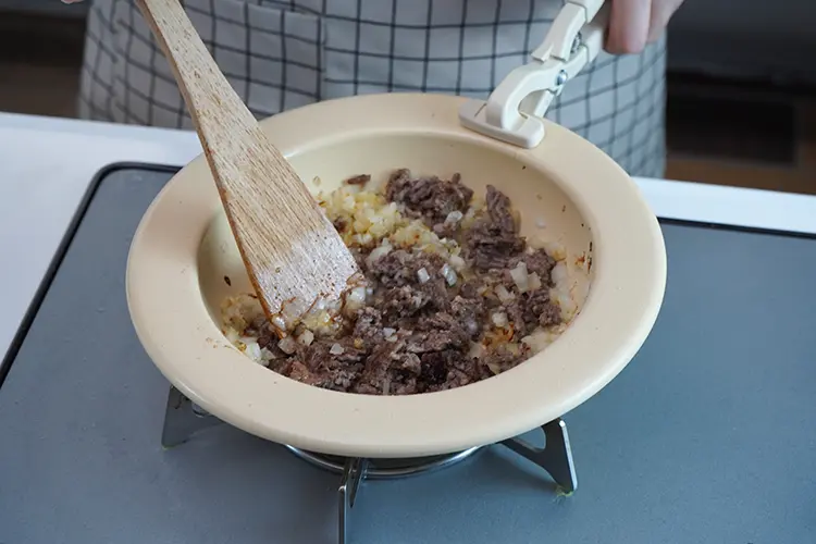 【B】を加えてさらに混ぜる