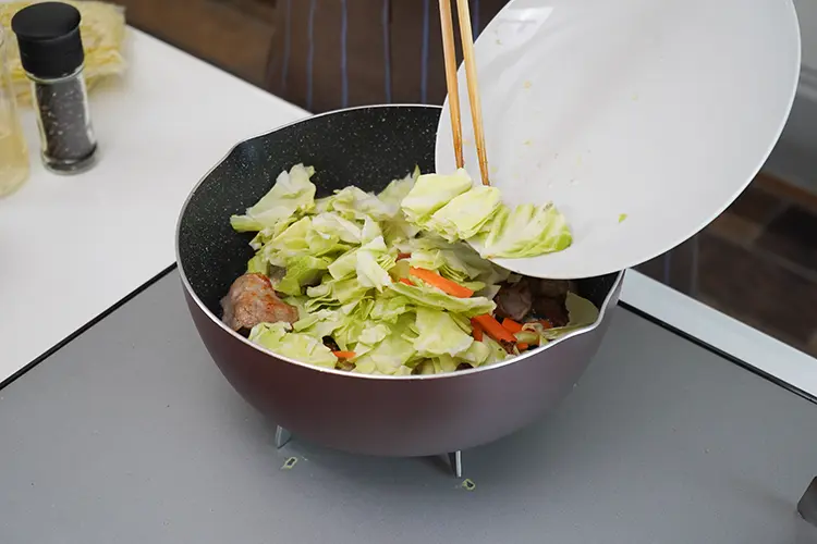 香ばしい焼き色がついたら、【A】を加える