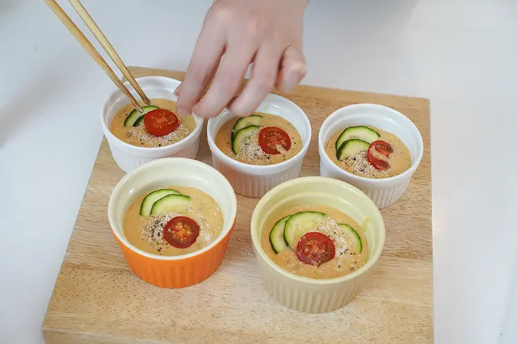 お好みでトッピングをする