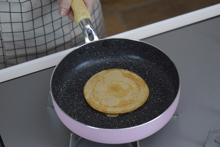生地を焼く