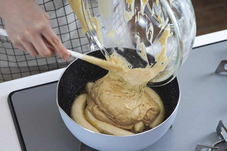 生地を流し入れる