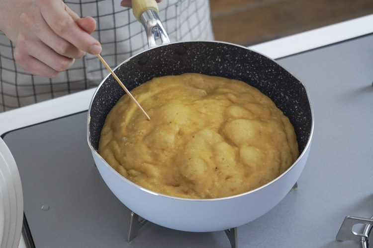 竹串を刺す
