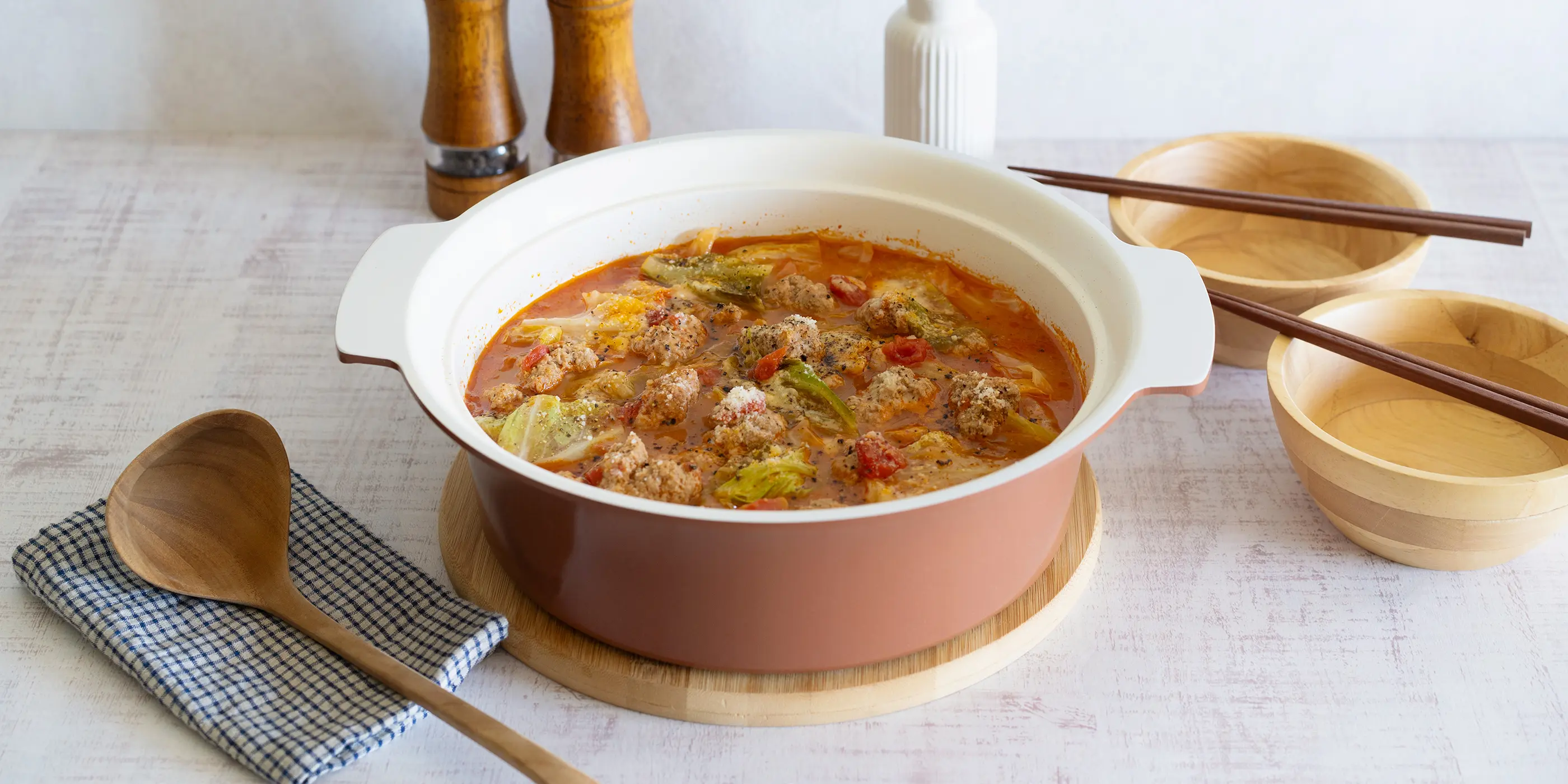 簡単肉団子とキャベツのトマト味噌鍋