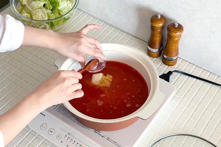 【B】を加えて蓋をする