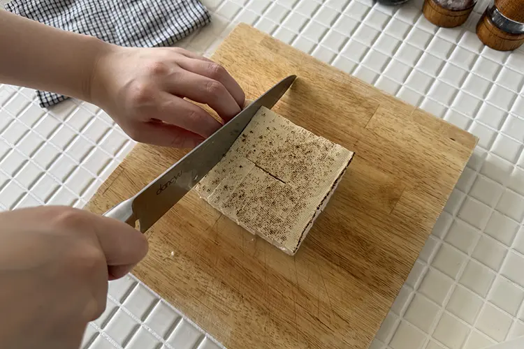 焼き豆腐は食べやすい大きさに切る