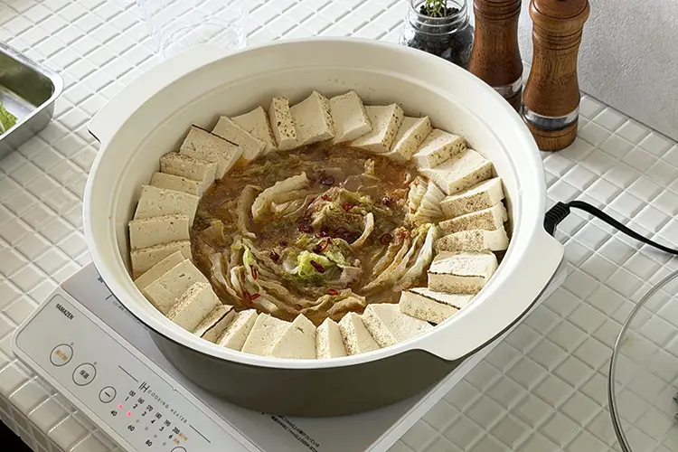 肉の色が変わるまで20分程度加熱する