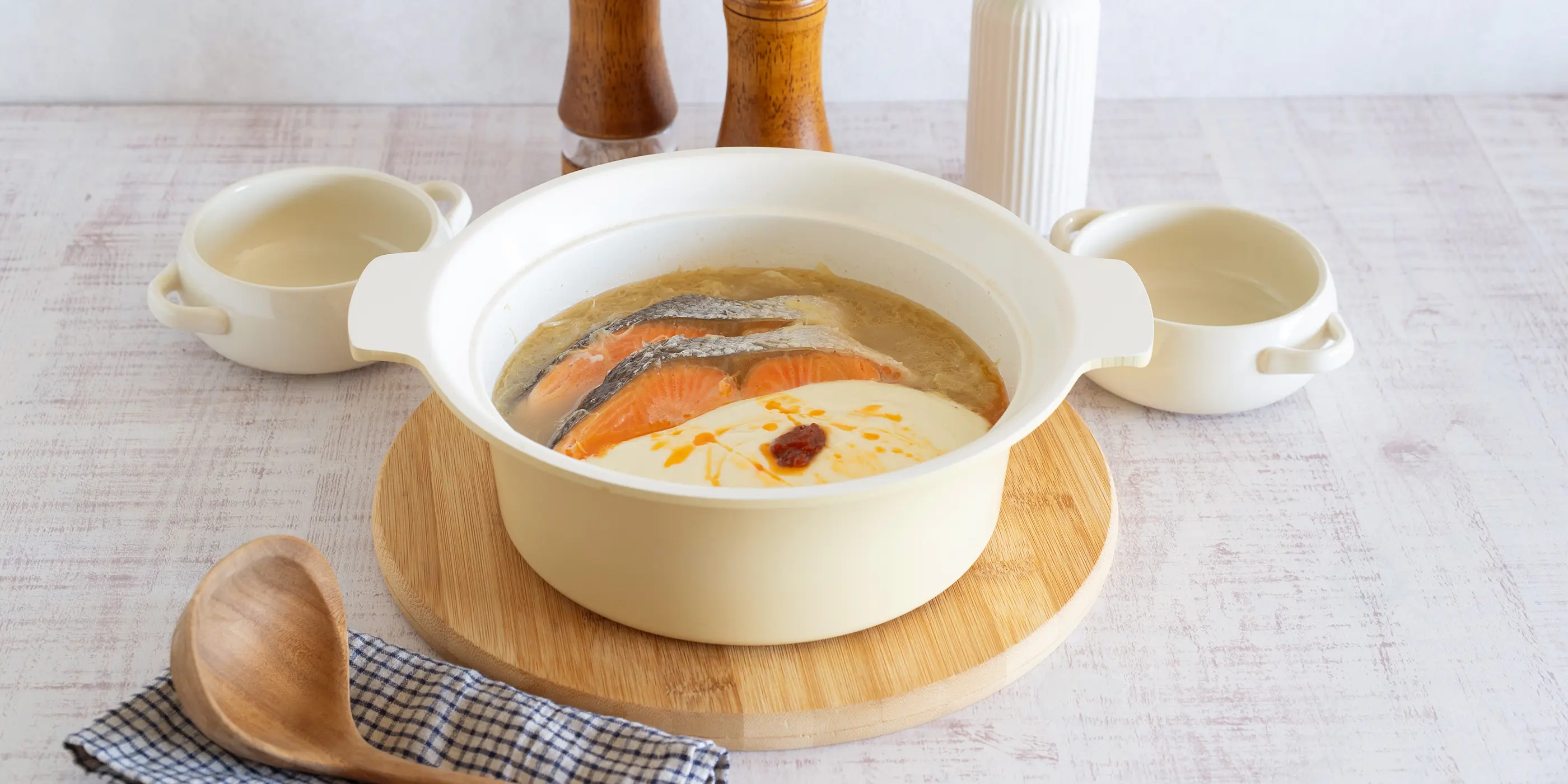 ドレッシングを鍋つゆに！鮭とキャベツの豆腐クリーム鍋
