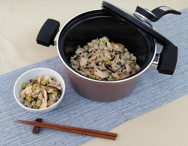 チキンとひじきの炊き込みご飯