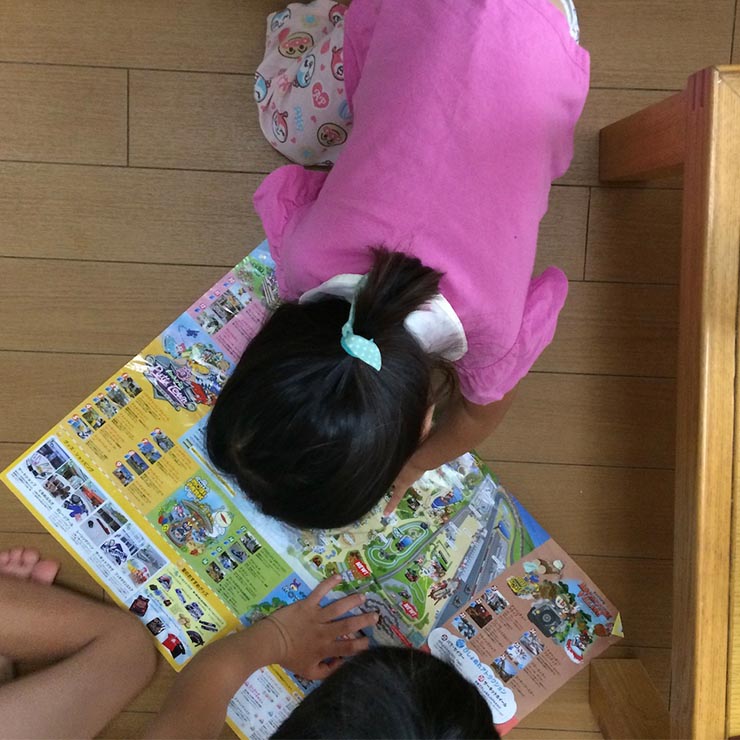 子どもの遊び食べ
