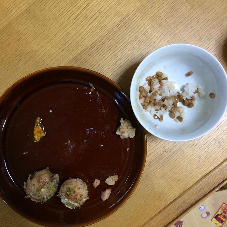 納豆ご飯とたこ焼きおにぎりを食べ終えたところ