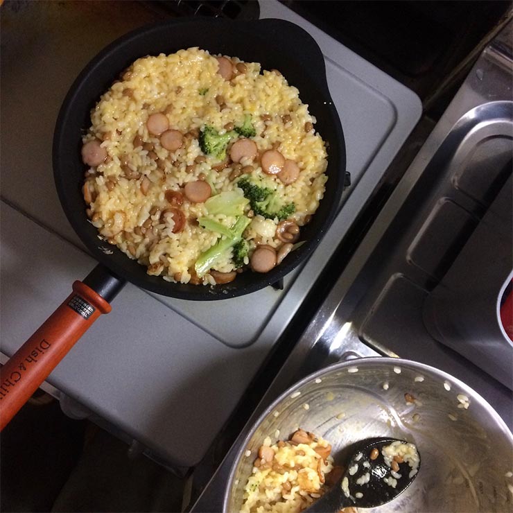 納豆ごはんキッシュを焼いているところ