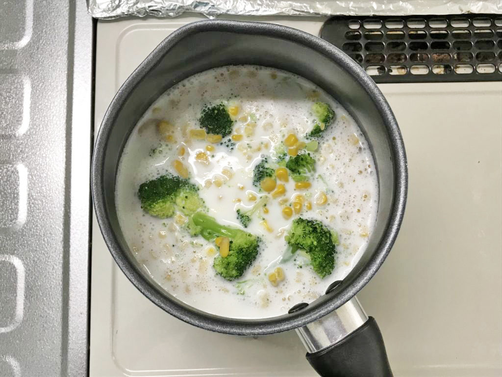 マルチポットに材料をすべて入れる