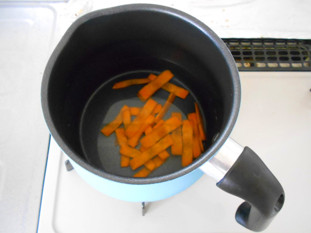 マルチポットに材料をすべて入れる