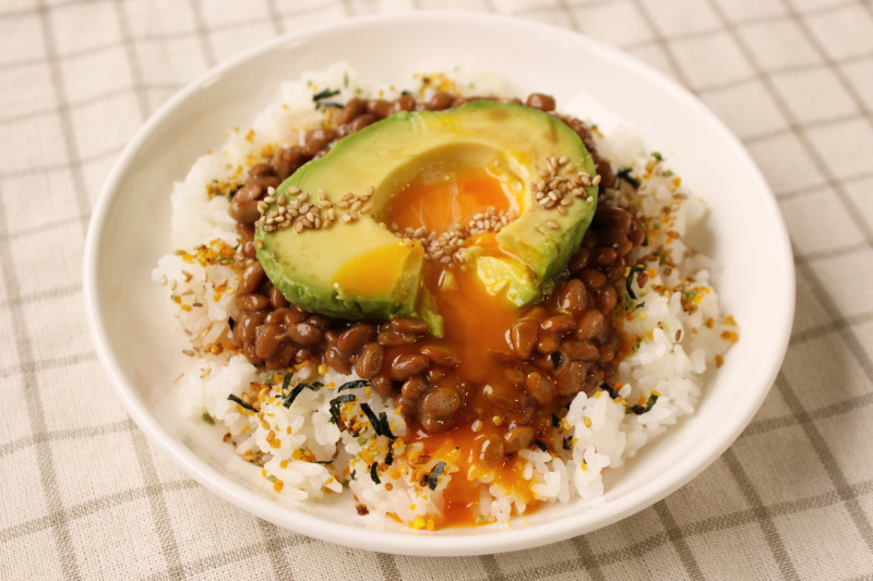 豪快！アボカド納豆丼レシピ
