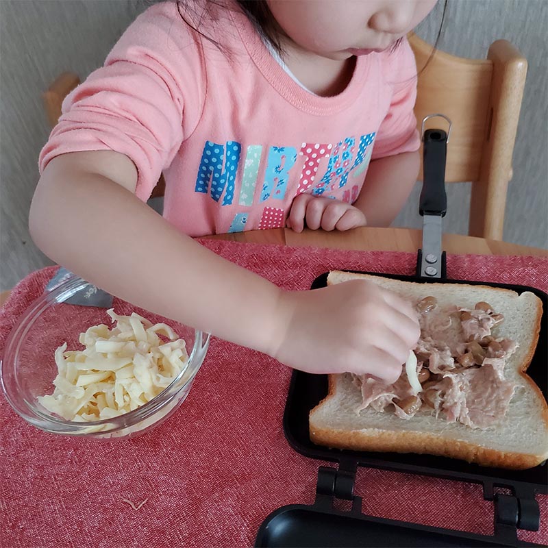 チーズをのせる