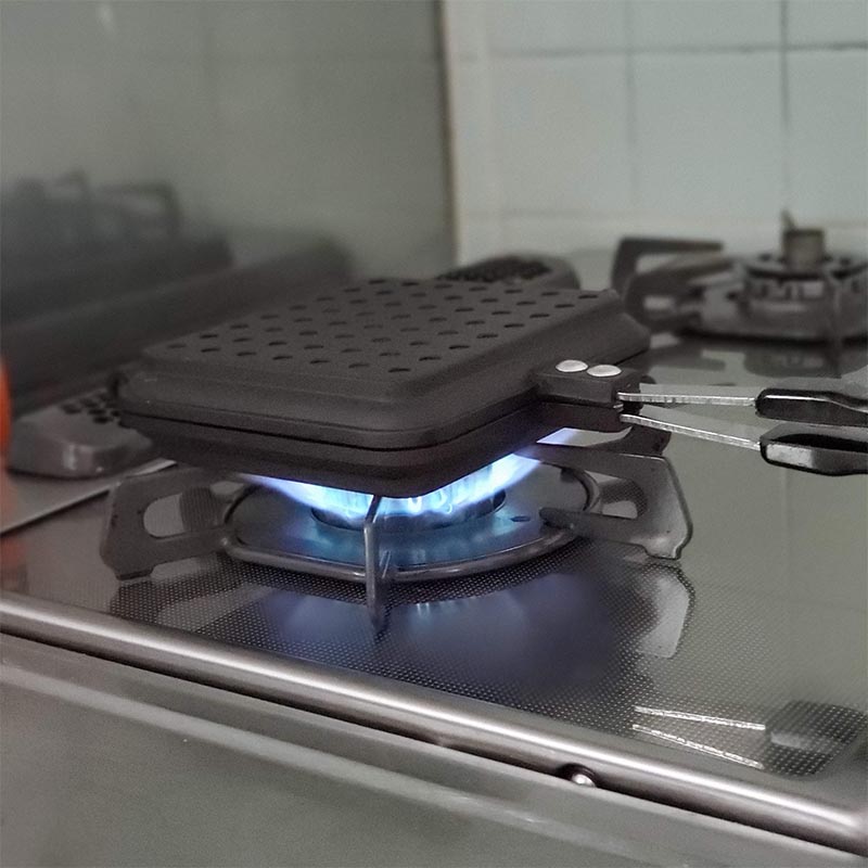 ホットサンドメーカーで焼く
