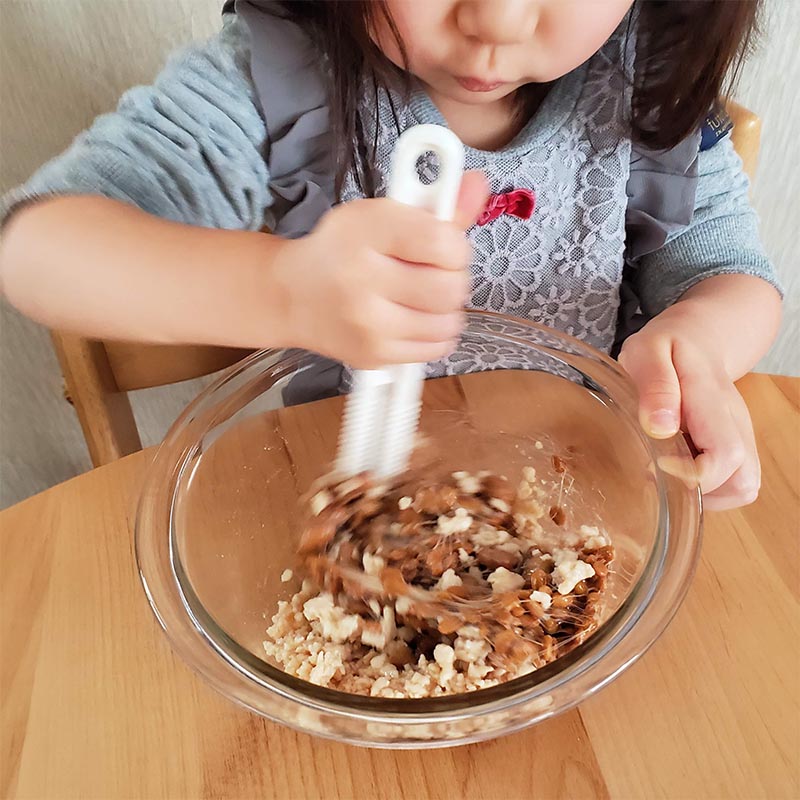 納豆の友でかきまぜる