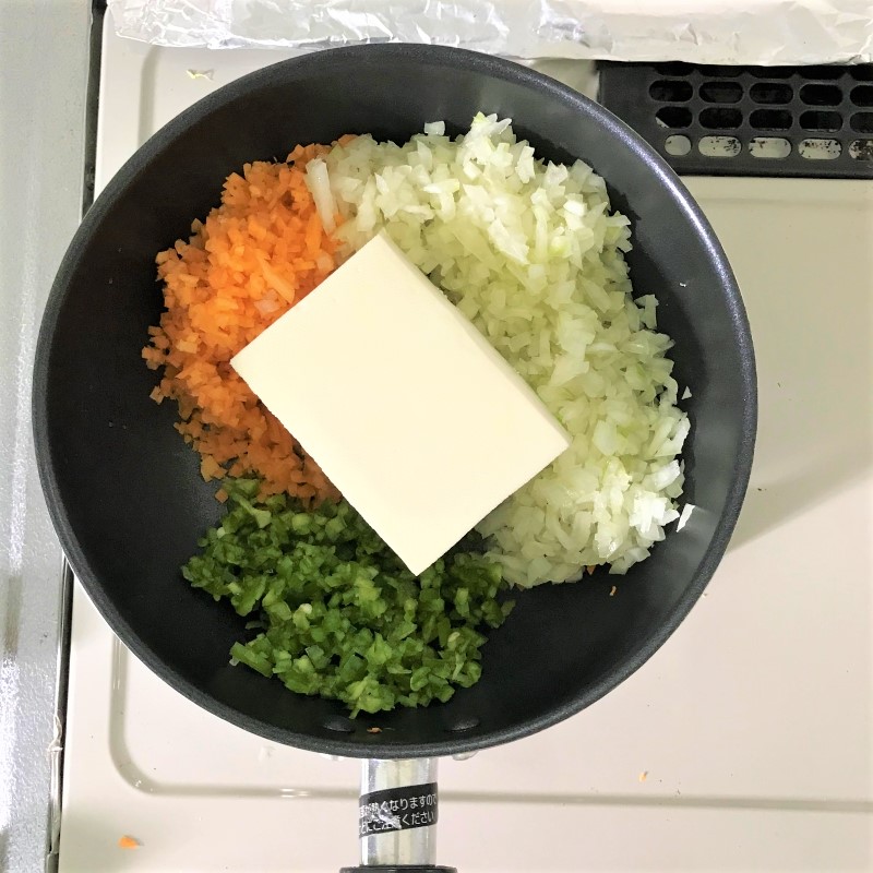 炒め鍋に食材が入っている画像