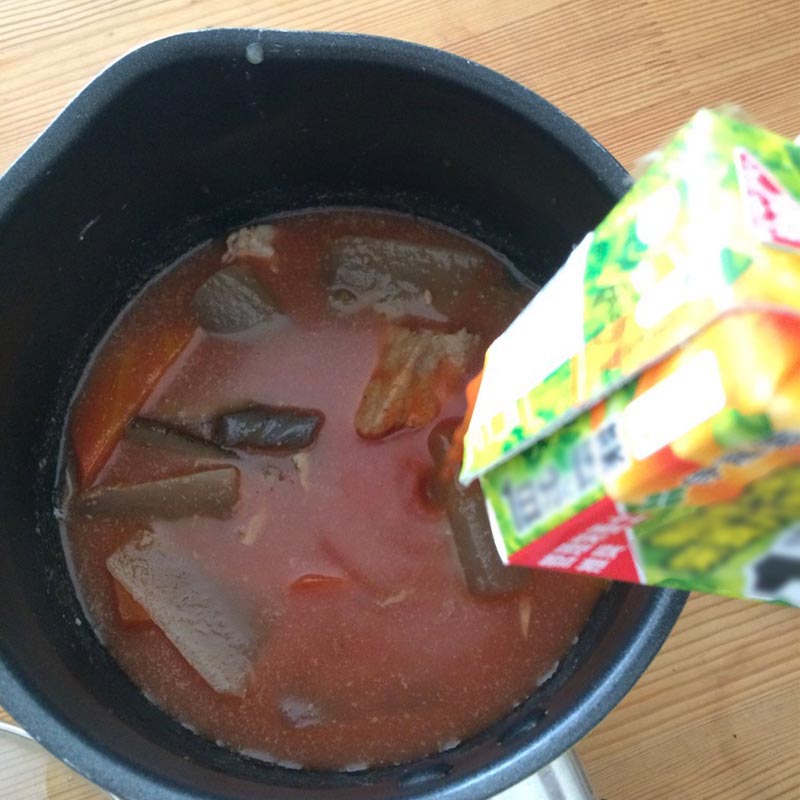 豚汁に野菜ジュース