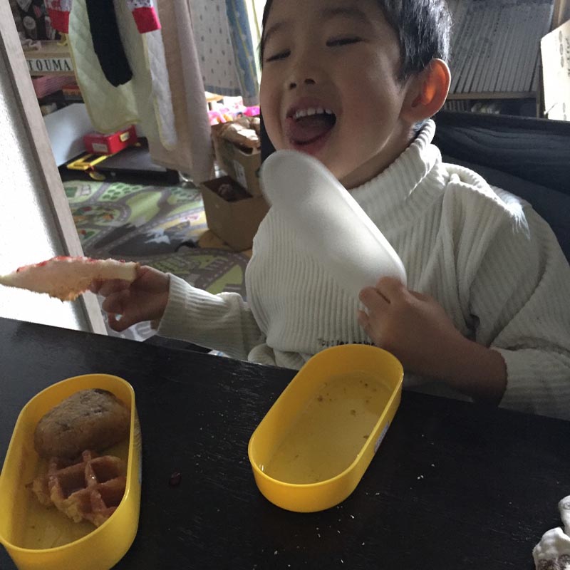 お弁当箱にセルフで入れてもらうとよく食べる