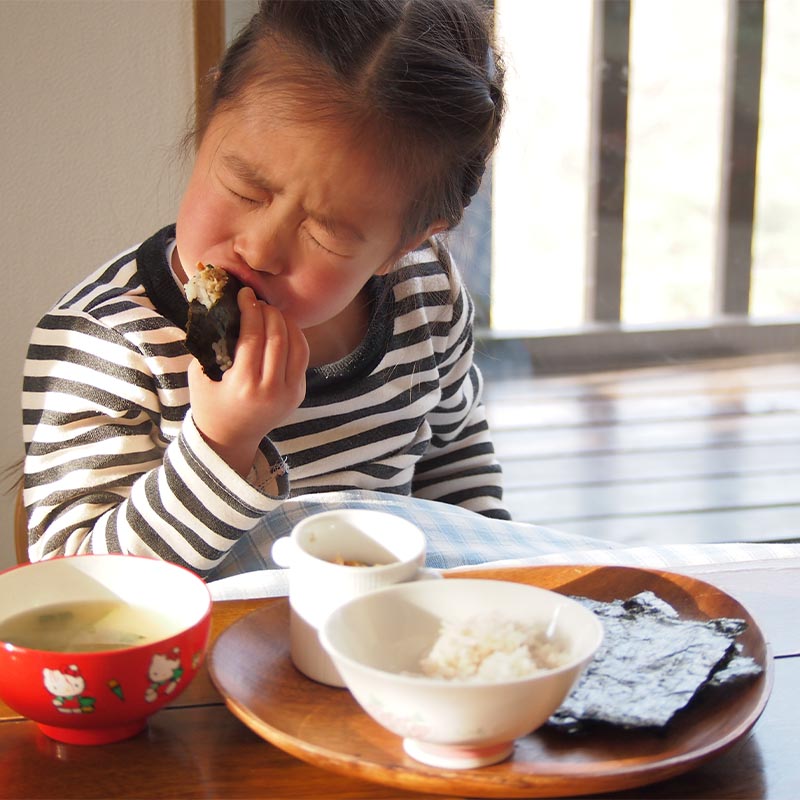 子供の朝食 手巻きでパクリ