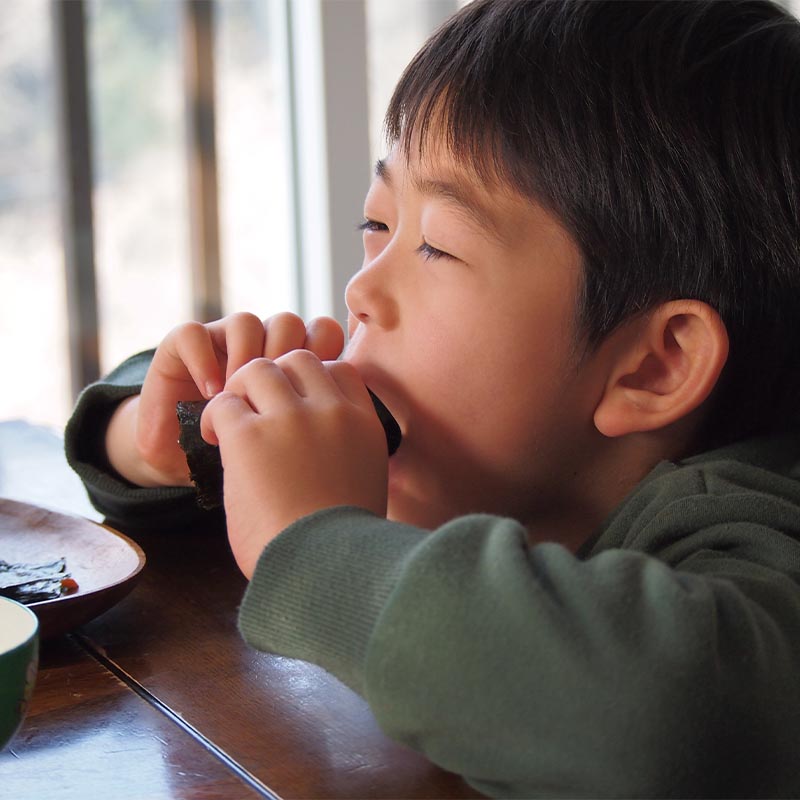 子供自分で手巻き よく食べる2