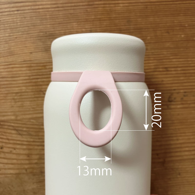 フック穴のサイズは約20mm×13mm