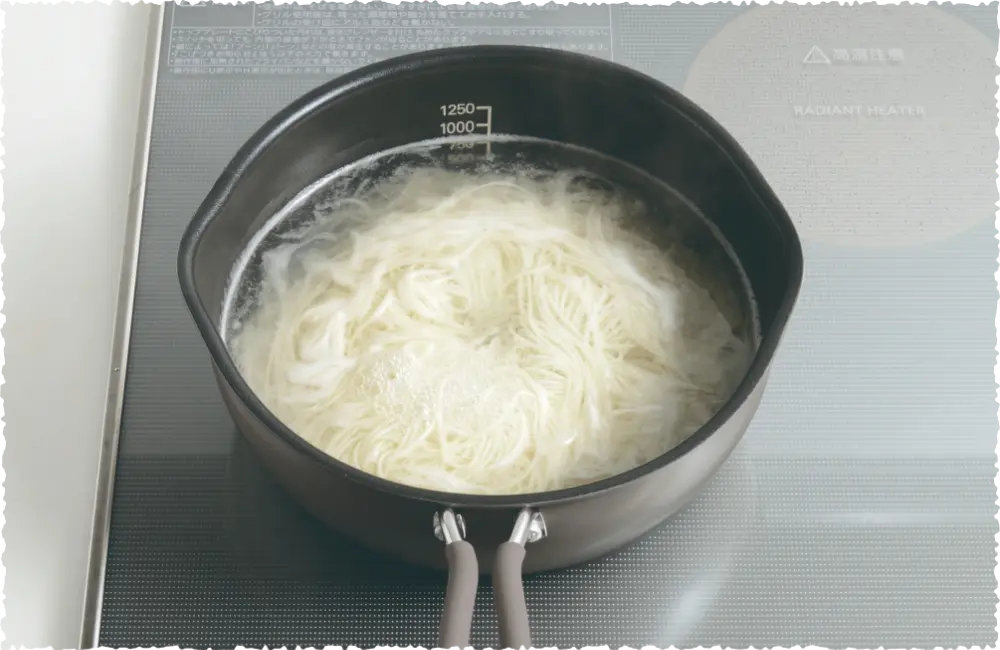 小さくてもしっかり深さがあるので、麺や煮物も吹きこぼれにくいです